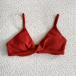 Lululemon Beach Boss Bikini Top Size 6 Cayenne Swim Top